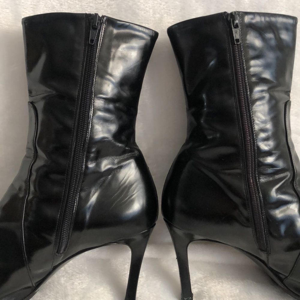 Burberry High Shine Black Leather Zip Up Booties, Size 41 - Picture 4 of 16